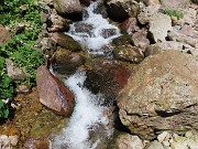 78 Riattraversiamo sul ponticello il torrente 